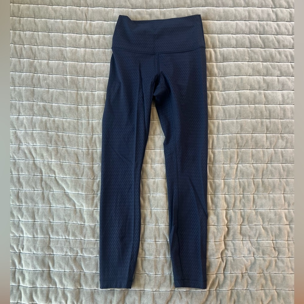 Black lululemon wunder under